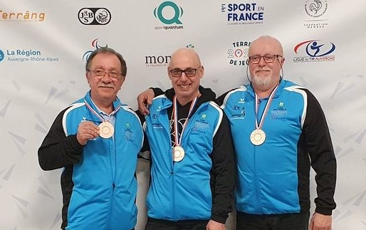 Médaille de Bronze pour l'équipe de l'A.S. Déoloises en Pistolet Vitesse 10 mètres - Sénior 3 au Championnat de France de  Montluçon